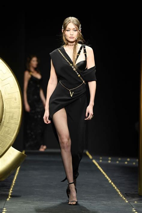 desfile versace 2019|versace runway fashion.